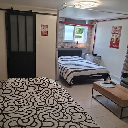 Au Calme Proche D'un Petit Bois Dans Апартаменты